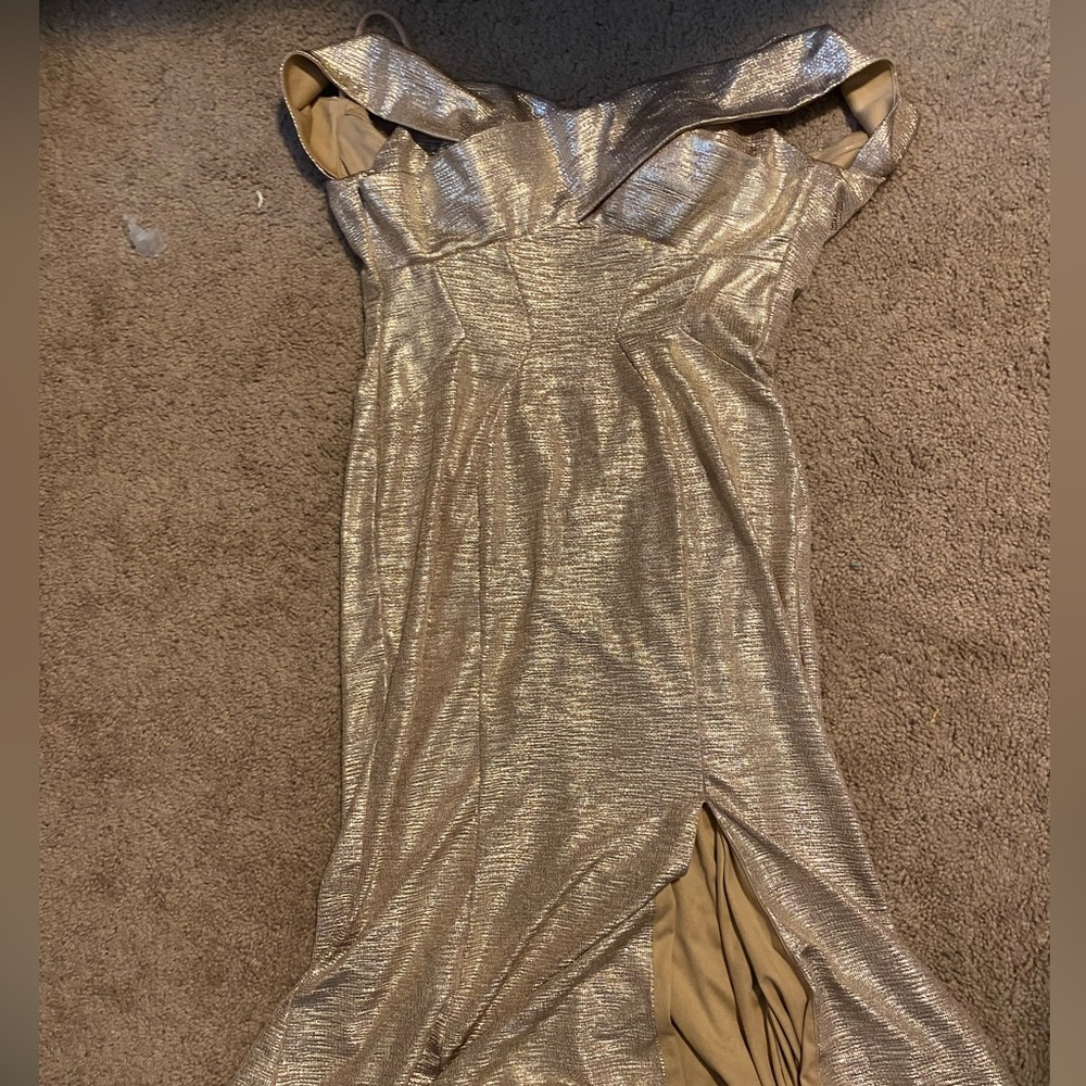 Beautiful shimmer gown - Picture 5 of 10